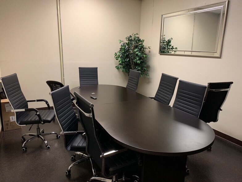 More Photos Of 1301 Memorial Dr, Baytown Warehouse For Sale