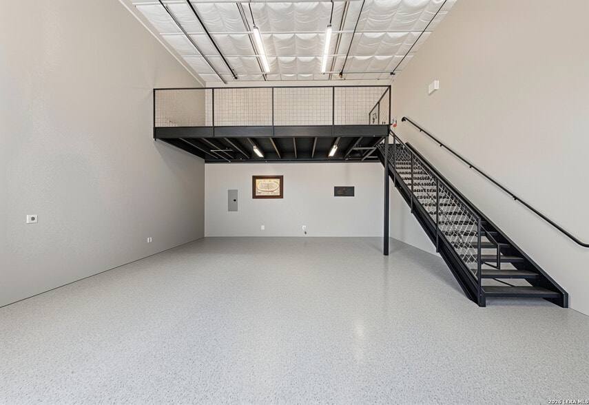 More Photos Of 7231 Stonewall Bnd, San Antonio Self Storage For Sale