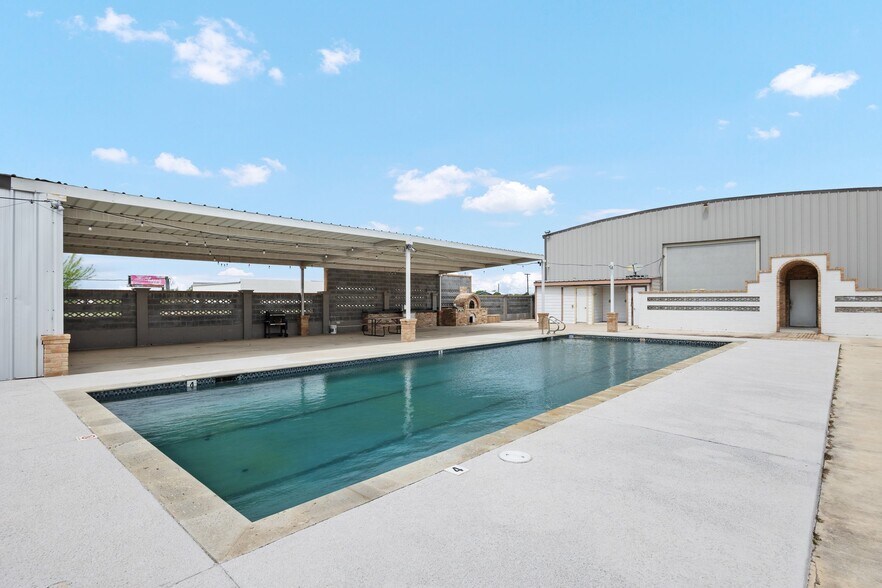 More Photos Of 8517 State Highway 107, Mission Storefront For Sale