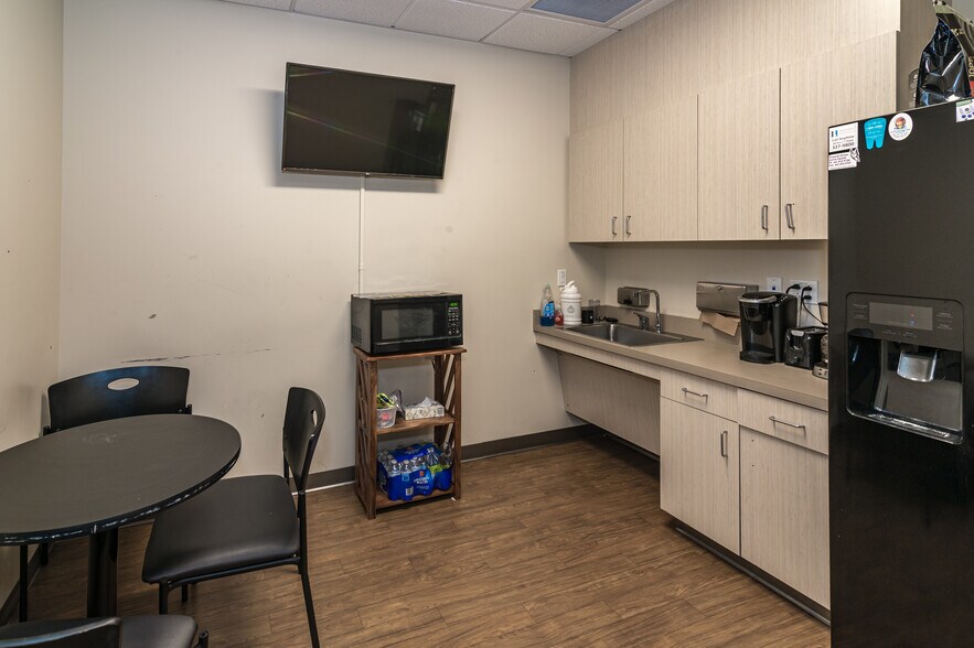 More Photos Of 4500 Morning Dr, Bakersfield Medical For Lease