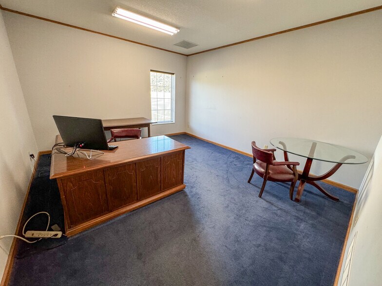 More Photos Of 401 Foxwood Dr, Raymore Medical For Sale