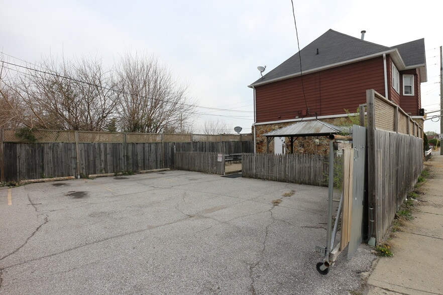 More Photos Of 2202 N Illinois St, Indianapolis Storefront Retail Office For Lease