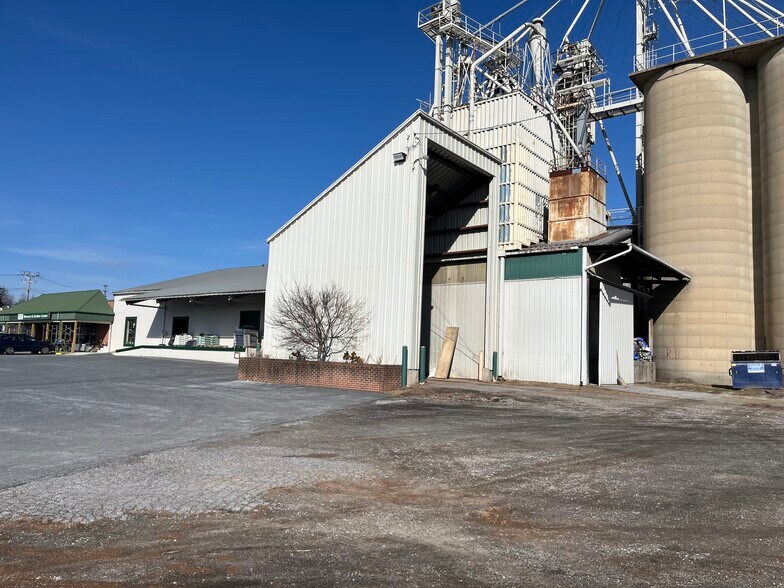 More Photos Of 100 John St, Westminster Warehouse For Lease