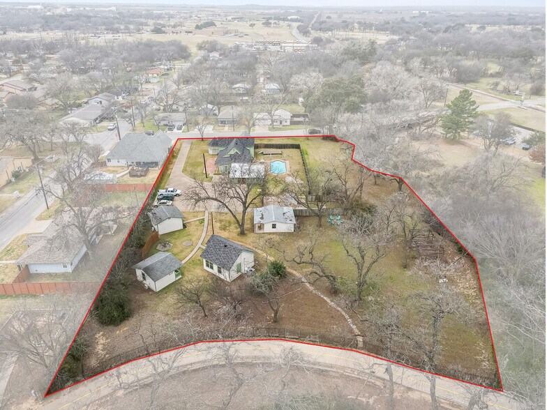 More Photos Of 512 N Travis St, Granbury Hospitality For Sale