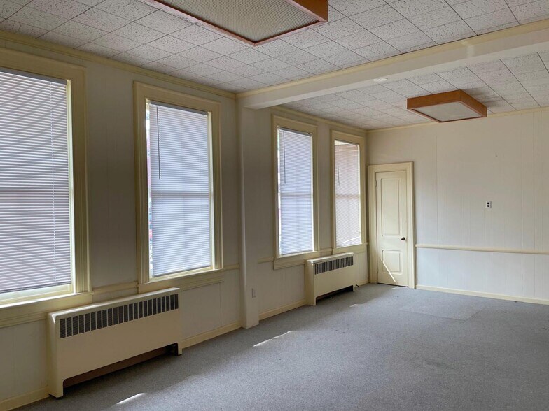 More Photos Of 135 S Duke St, York Office Residential For Lease