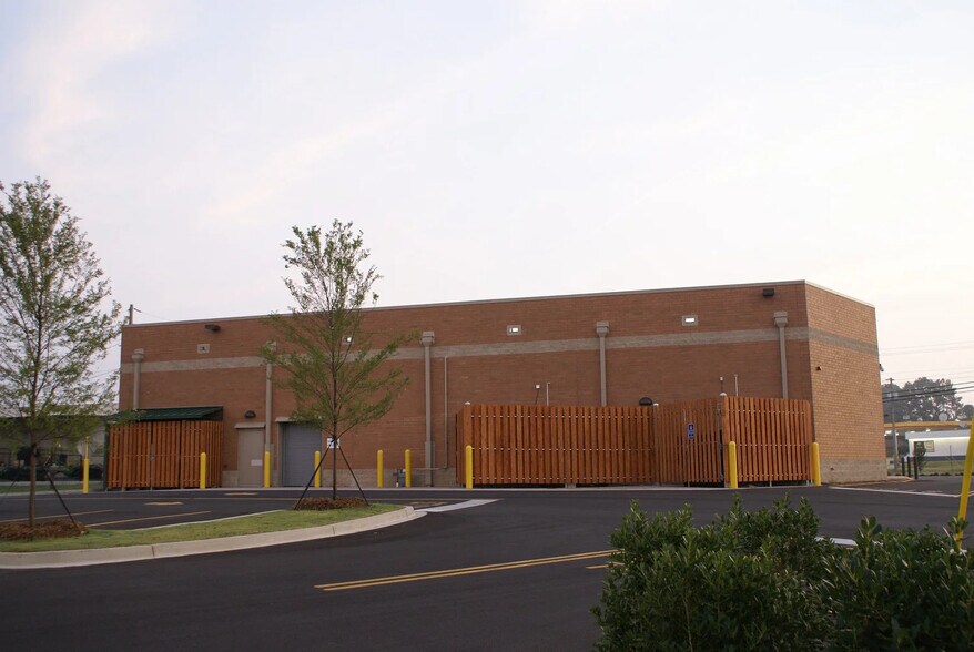 More Photos Of 2225 E Walnut Ave, Dalton Drugstore For Lease