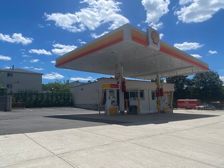More Photos Of 1212 Victory Blvd, Staten Island Convenience Store For Lease