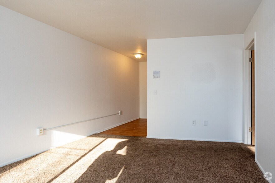 More Photos Of 2010 Arlington Ave, Toledo Apartments For Sale