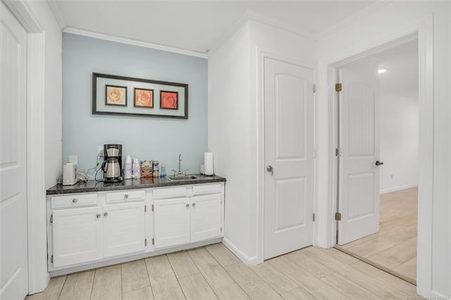 More Photos Of 4936 E 73rd St, Tulsa Office For Lease