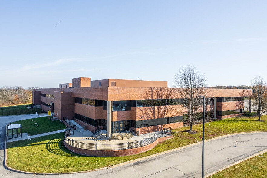 More Photos Of 11000 W Lake Park Dr, Milwaukee Office For Sale