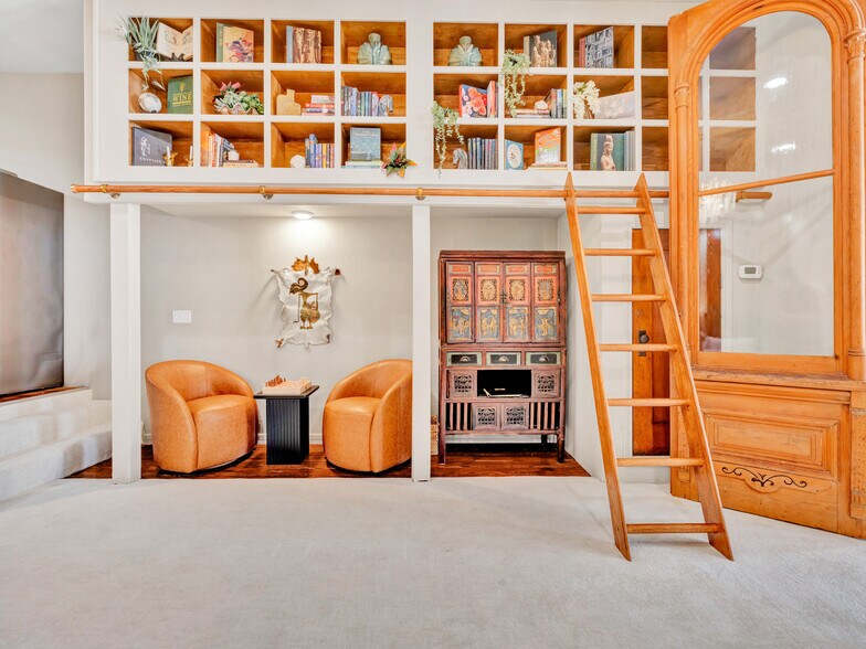 More Photos Of 106 W Main St, Pilot Point Storefront For Sale