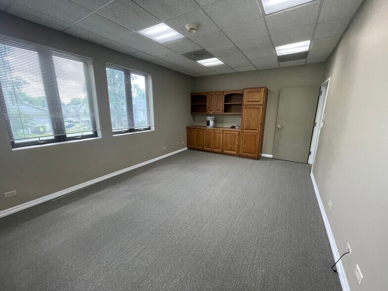 More Photos Of 1999 W 75th St, Woodridge Medical For Lease