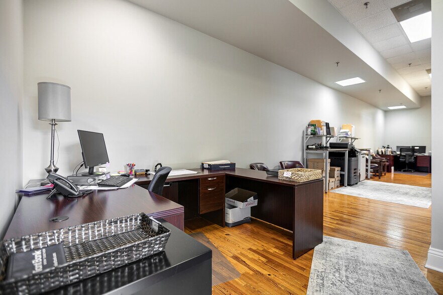 More Photos Of 809 S Main St, Columbia Office For Sale