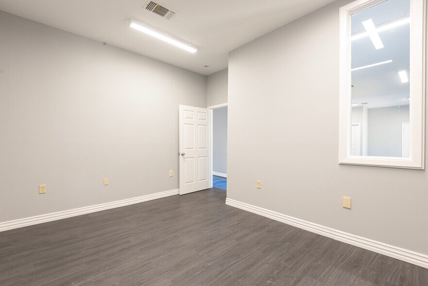 More Photos Of 9638 Greenville Ave, Dallas Office For Lease