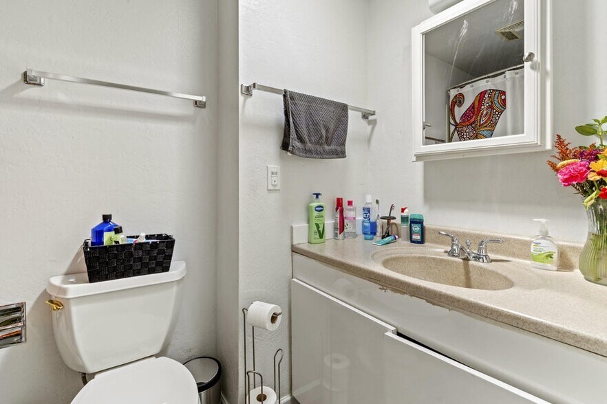 More Photos Of 3001 Juanipero Way, Medford Apartments For Sale