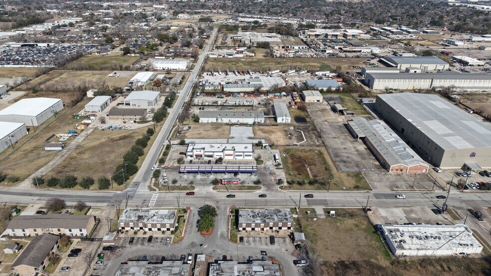 More Photos Of 2077 Magnolia Dr, Pasadena Industrial For Sale