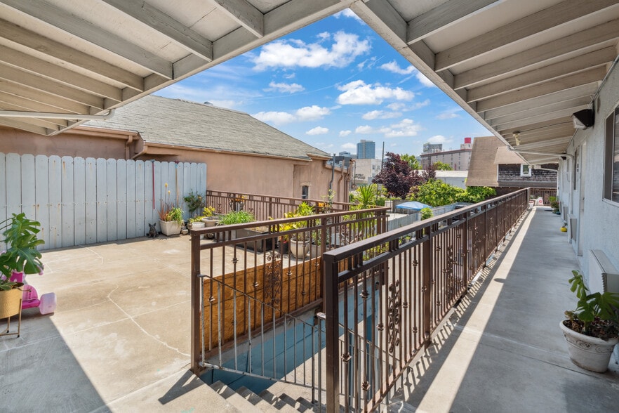 More Photos Of 839 Isabella St, Oakland Hotel For Sale