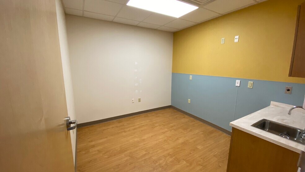 More Photos Of 39 S Main St, Nazareth General Retail For Lease