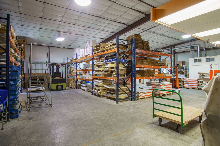 More Photos Of 611 S Mobberly Ave, Longview Flex For Sale