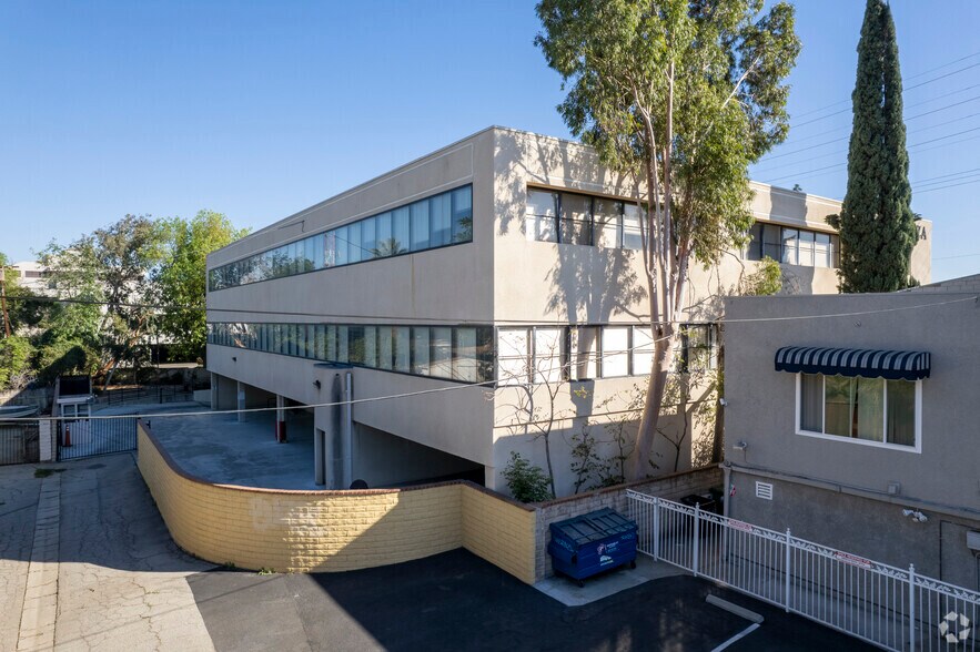 More Photos Of 15535 San Fernando Mission Blvd, San Fernando Medical For Lease