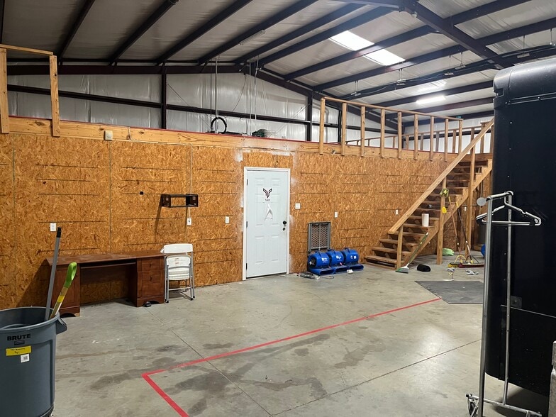 More Photos Of 1472-1482 Champion Rd, Terrell Warehouse For Lease