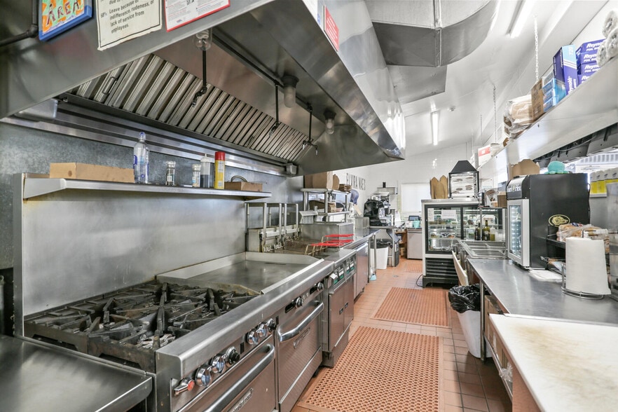 More Photos Of 222 Hillspoint Rd, Westport Restaurant For Lease