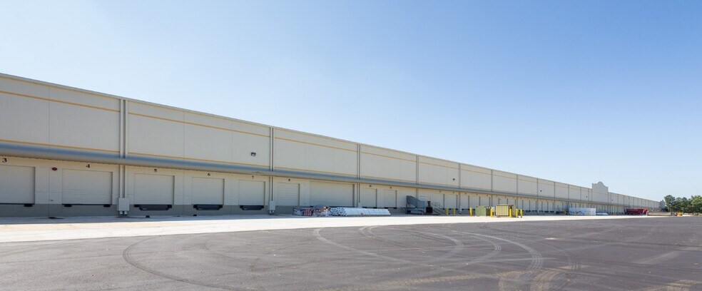 More Photos Of 237 Greenwood Industrial Ct, McDonough Distribution For Lease
