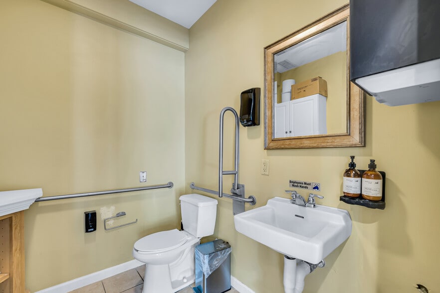 More Photos Of 93 Elm St, Old Saybrook Restaurant For Sale