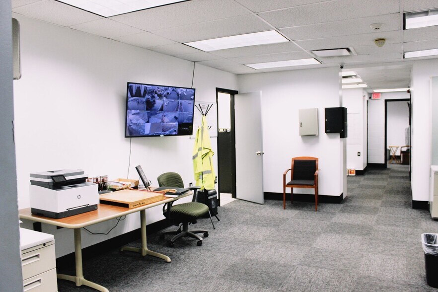 More Photos Of 651 E Main St, Dayton Office For Sale