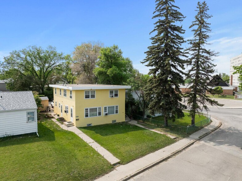 More Photos Of 1104 2nd St SE, Minot Apartments For Sale