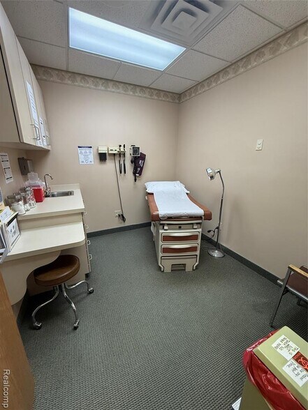 More Photos Of 4007 W Court St, Flint Medical For Sale