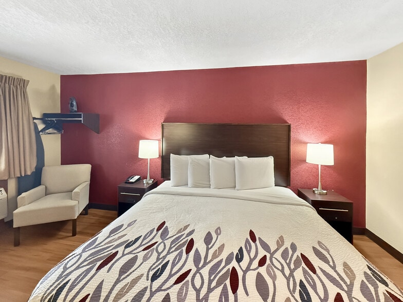 More Photos Of 5020 NE 14th St, Des Moines Hotel For Sale