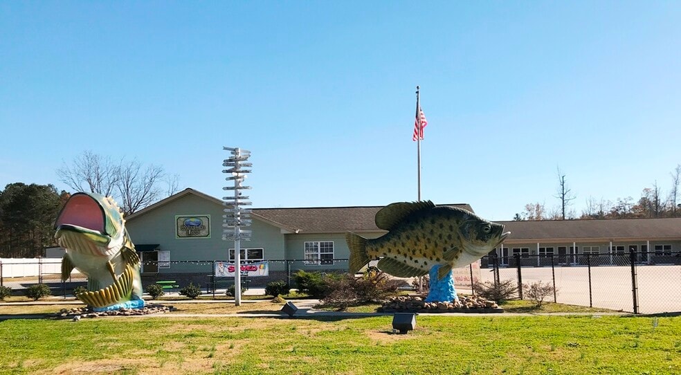 More Photos Of 998 Cedar Bluff Rd, Centre Hotel For Sale