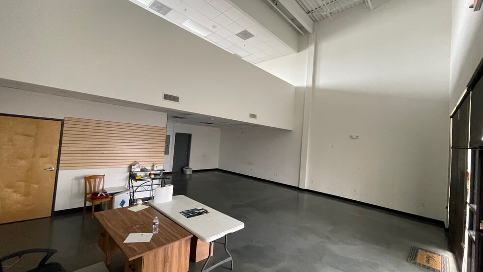 More Photos Of 7636 Harwin Dr, Houston Storefront For Sale