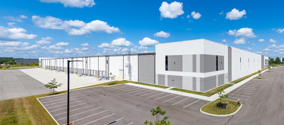 More Photos Of 7915 Smith's Mill Rd, New Albany Distribution For Lease