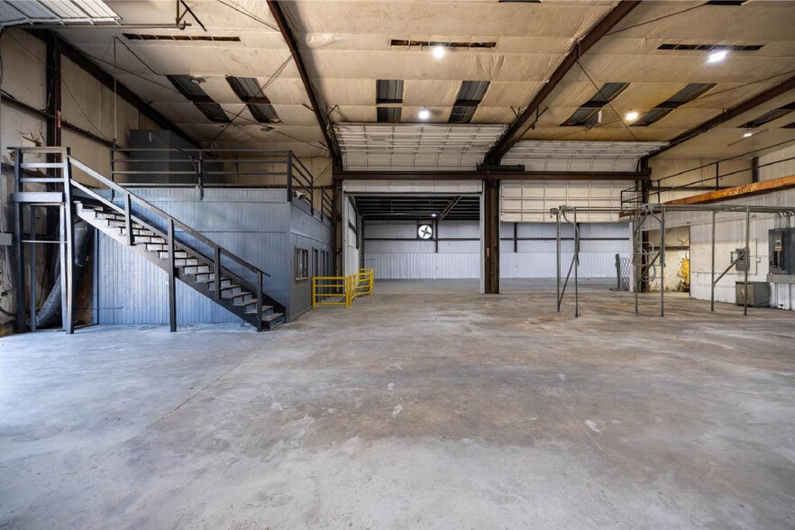 More Photos Of 23609 W Hardy Rd, Spring Warehouse For Lease