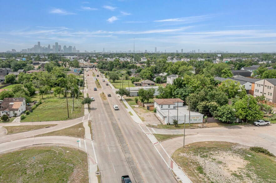 More Photos Of 3319 Airline Dr, Houston Flex For Lease