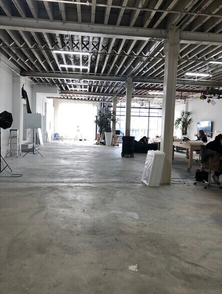 More Photos Of 218 Newell St, Brooklyn Manufacturing For Lease