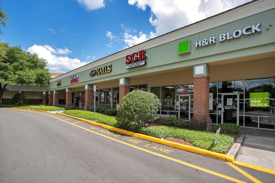 More Photos Of 2300 Griffin Rd, Lakeland Unknown For Lease