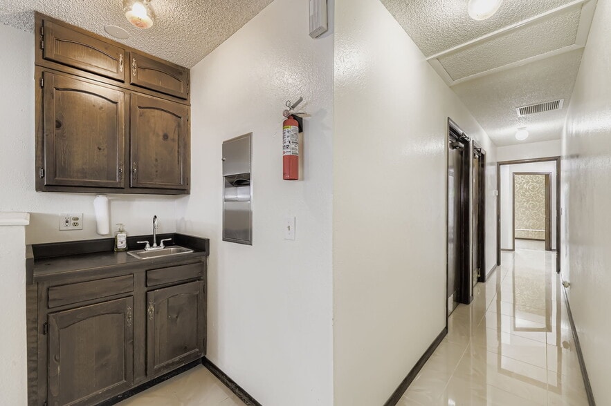 More Photos Of 4219 S Broadway, Englewood Medical For Sale