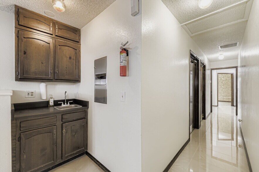 More Photos Of 4219 S Broadway, Englewood Medical For Lease