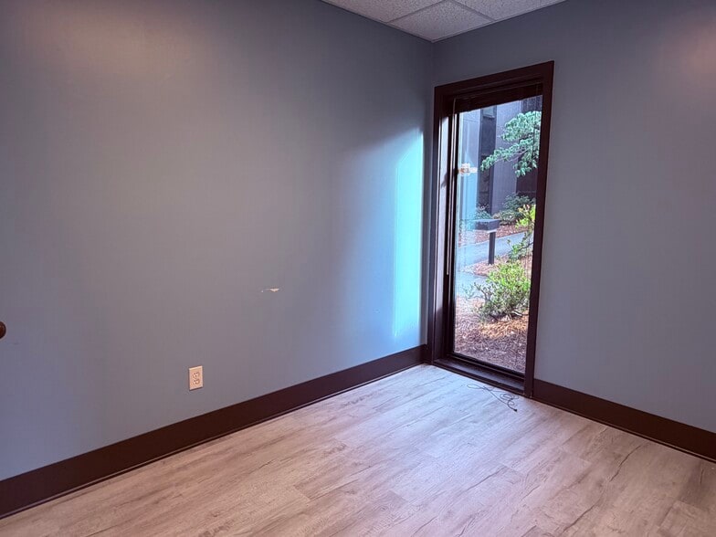 More Photos Of 3721 W Market St, Greensboro Office For Lease