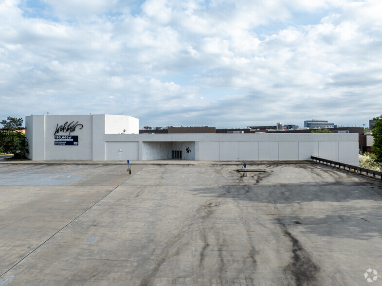 Primary Photo Of 11900 Fair Oaks Mall, Fairfax Department Store For Lease