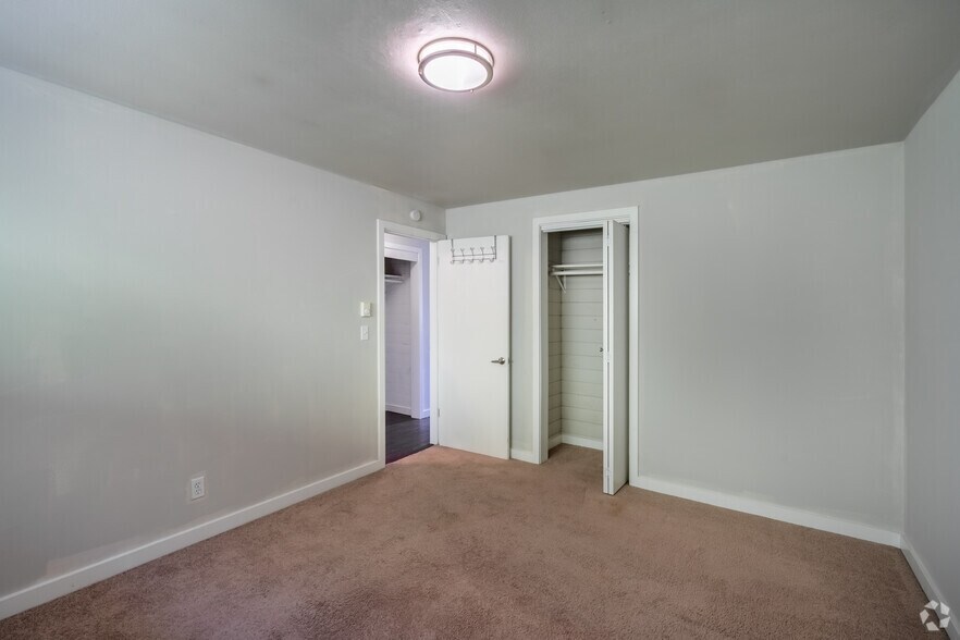 More Photos Of 2515 Thorndyke Ave W, Seattle Multifamily For Sale