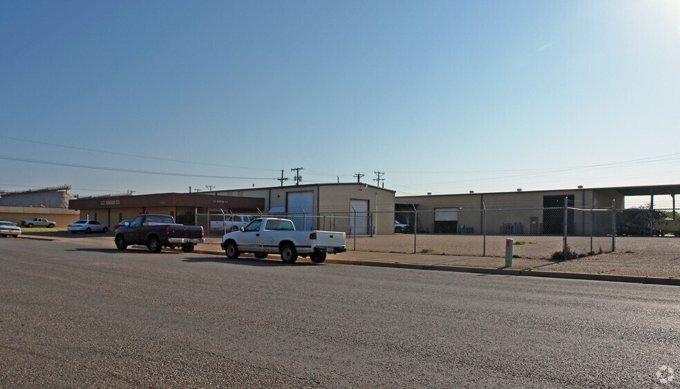 Primary Photo Of 3509 Globe Ave, Lubbock Warehouse For Lease
