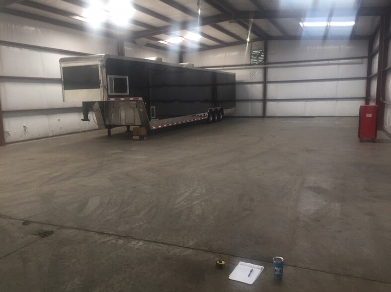 More Photos Of 4620 W Highway 290, Dripping Springs Warehouse For Lease