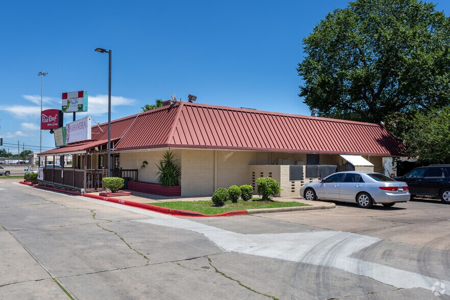 More Photos Of 9902 Gulf Fwy, Houston Restaurant For Lease