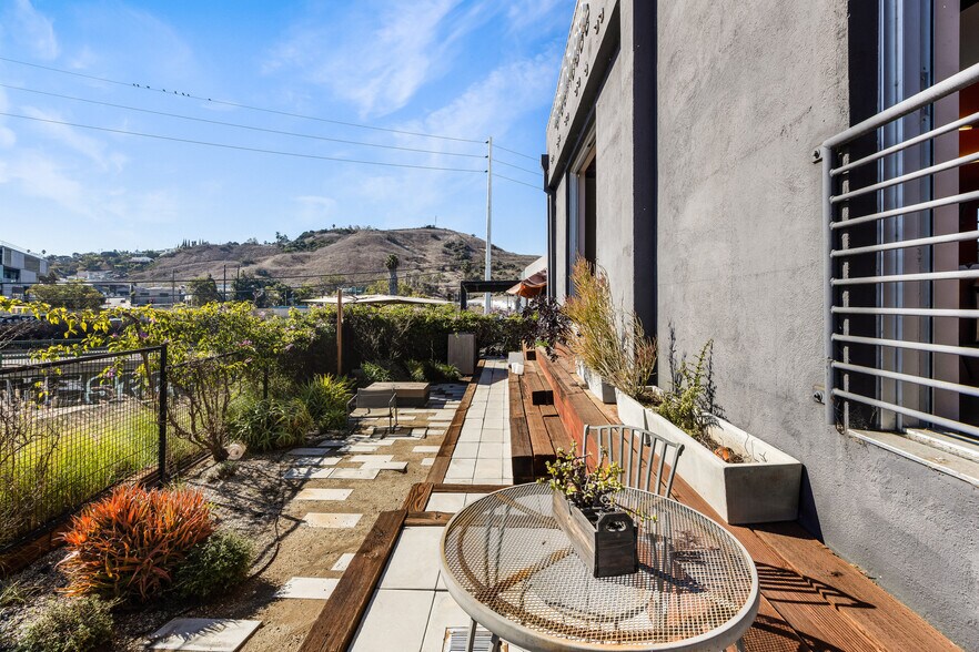 More Photos Of 3644 Eastham Dr, Culver City Loft Creative Space For Lease