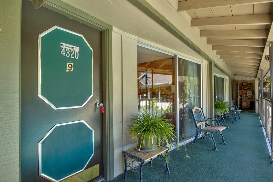 More Photos Of 13383 Sierra Way, Kernville Hotel For Sale