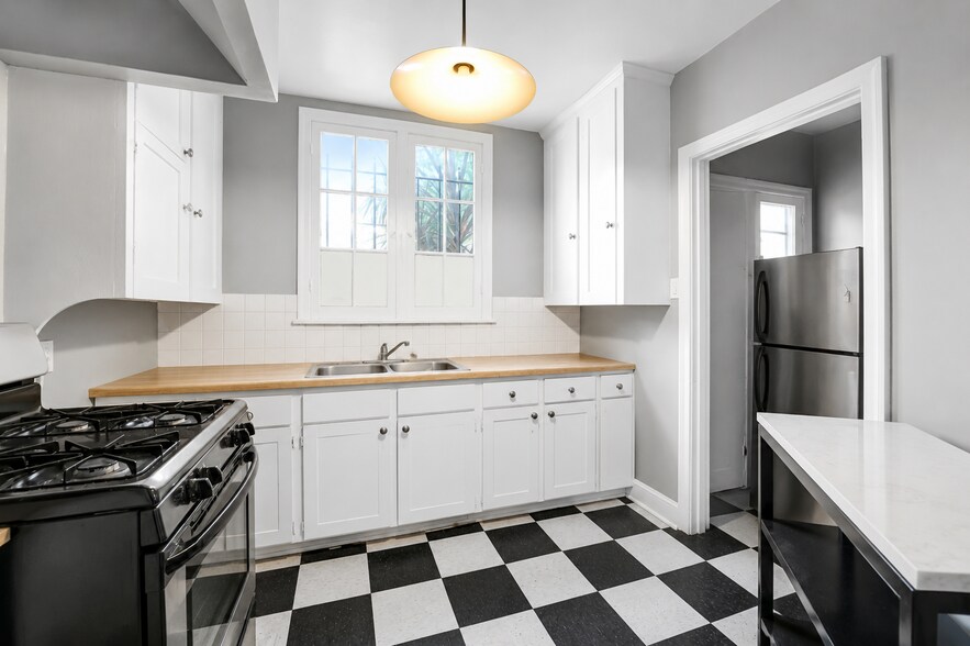 More Photos Of 4326 Gateway Ave, Los Angeles Apartments For Sale